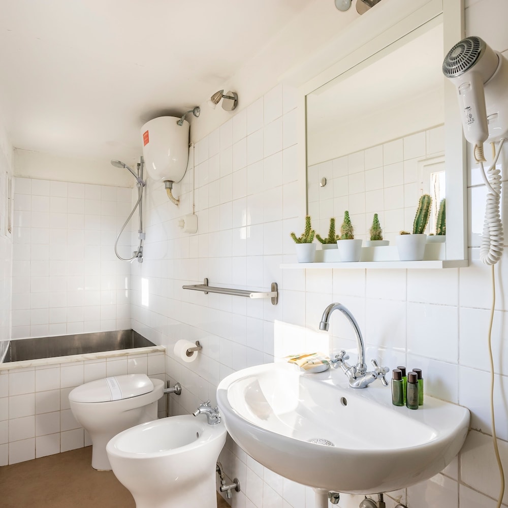 Cerchi 3 in Firenze With 2 Bedrooms and 1 Bathrooms