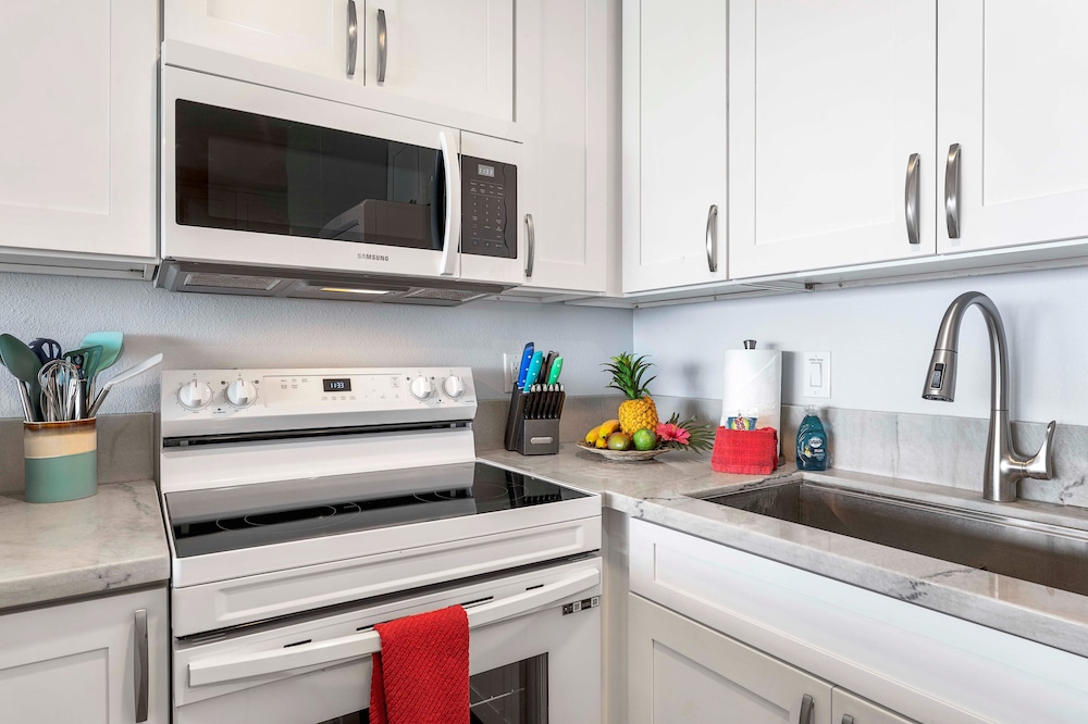 Ocean Front! - Second Floor With AC & Lanai! - Vrkcv