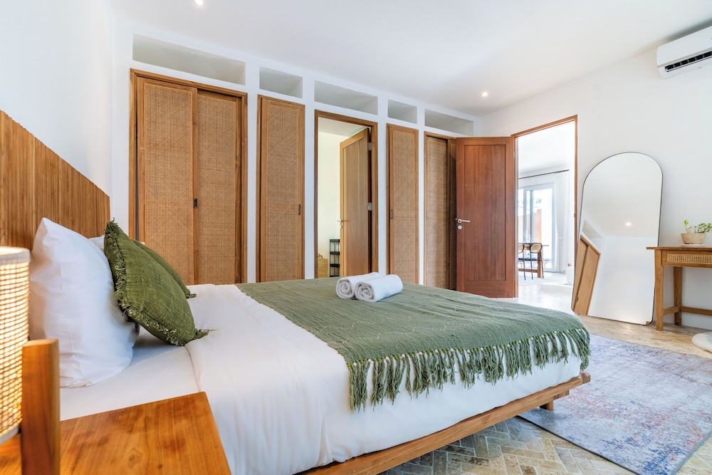 Eleven Villa Canggu - Calm Oasis with Pool and Privacy