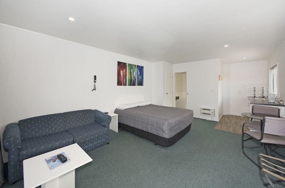 Camellia Court Motel