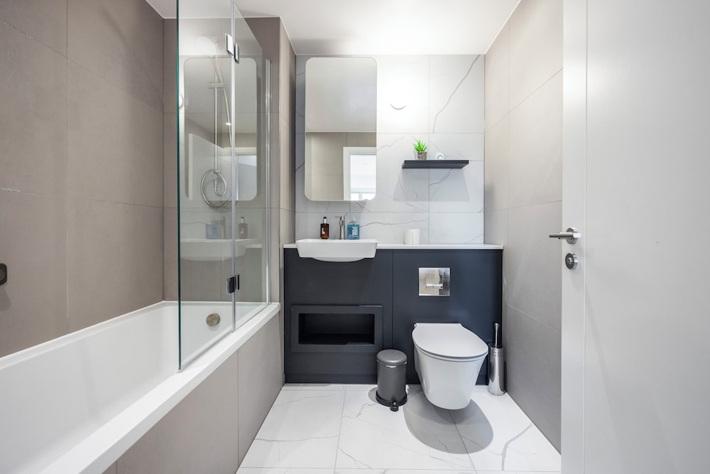 ExCel Pad 3 Bed and 3 Bath Apartment