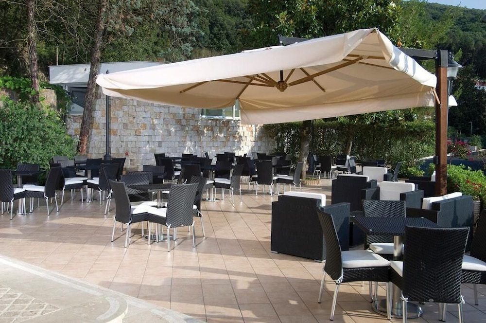 Villa Prol17, Exquisite 5bdr Villa With Pool, Close to Fig Tree Bay Beach view 4