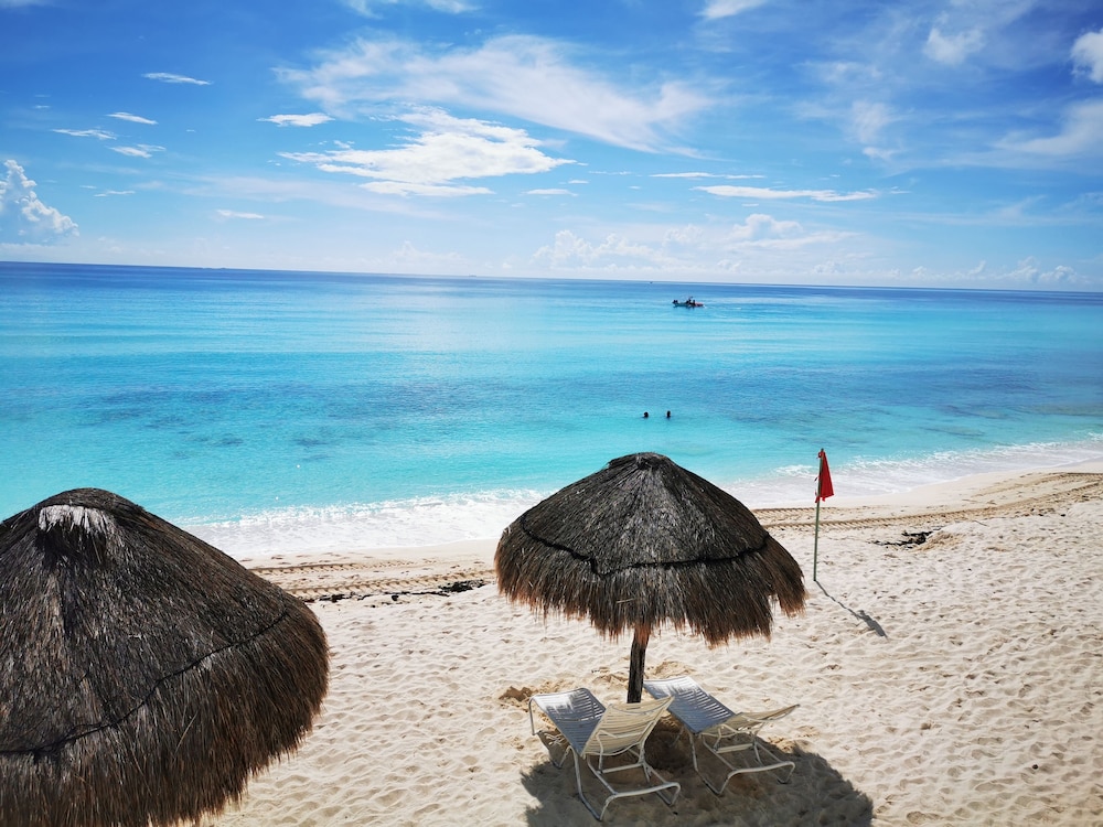 Brisas Beachfront Studios In Hotel Zone
