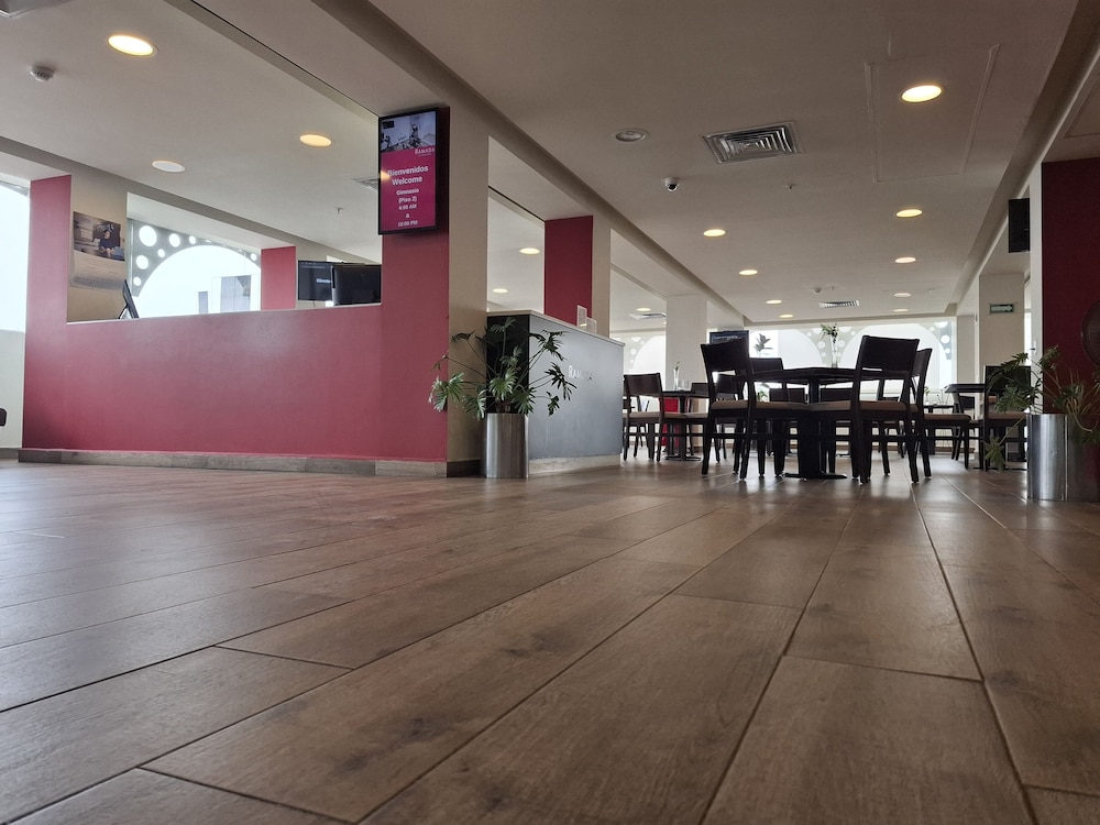Tampico Vacations - Ramada by Wyndham Tampico Centro - Property Image 2