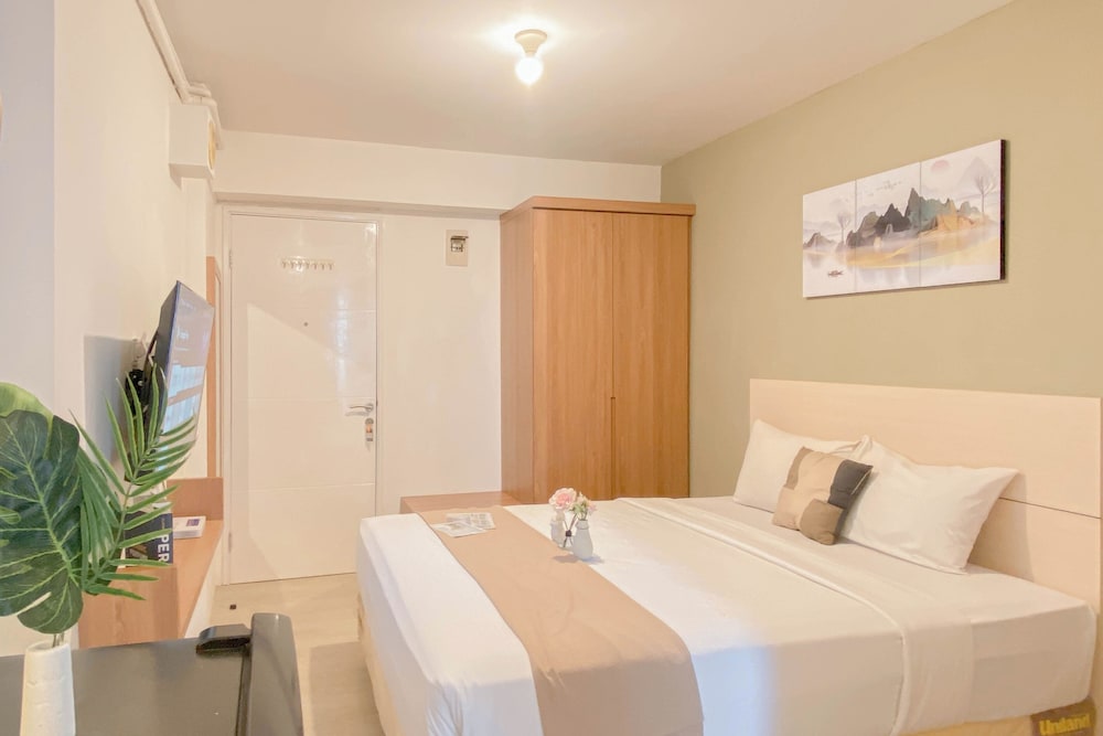 New And Modern Look Studio Room At Apartment Bassura City