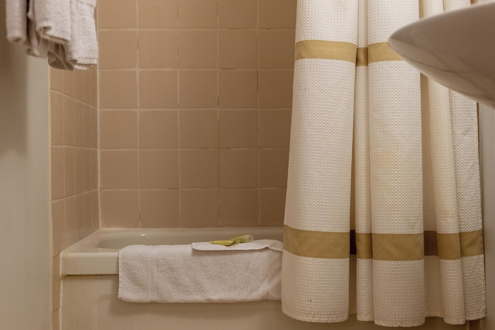 Guelph Vacations - Royal Inn and Suites at Guelph - Property Image 31