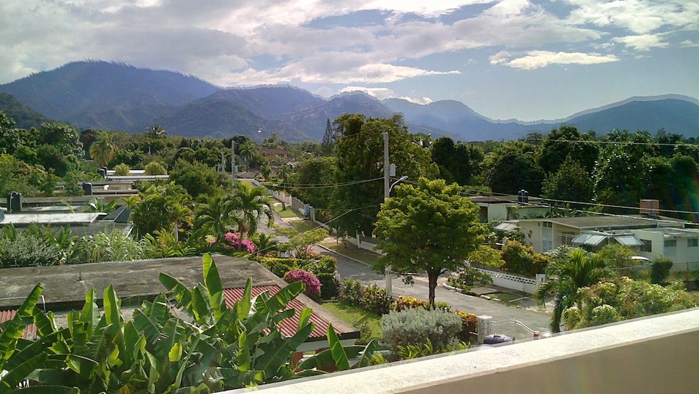 Hotel Lion's Pride - Hostel - Image 1