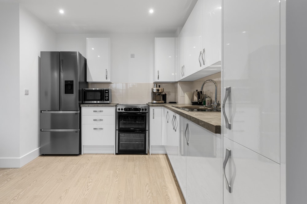 London - 1 Bed Apartment - Sleeps 2 - Long Stays