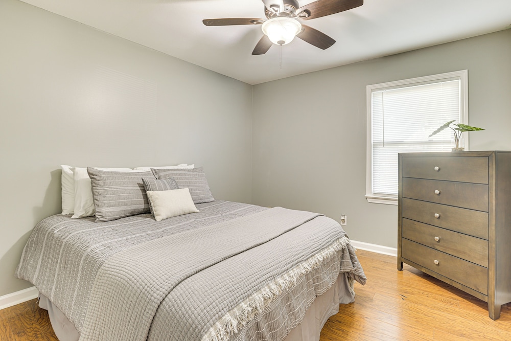 4 Mi to Dtwn Tuscaloosa: Home w/ Cozy Den!