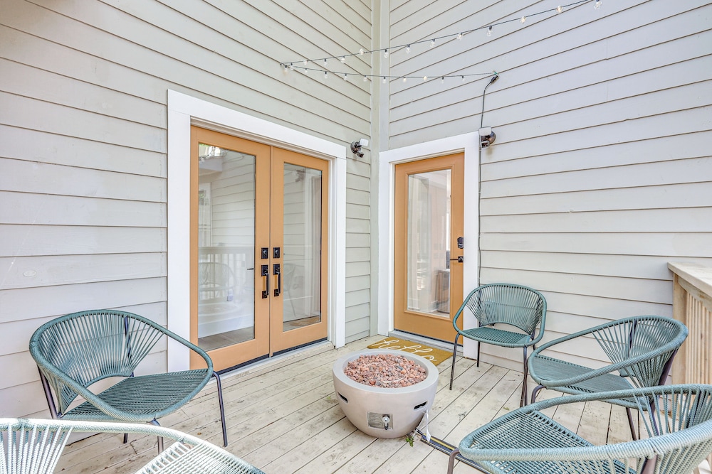 1 Mi to Dtwn: Family Home in San Antonio!