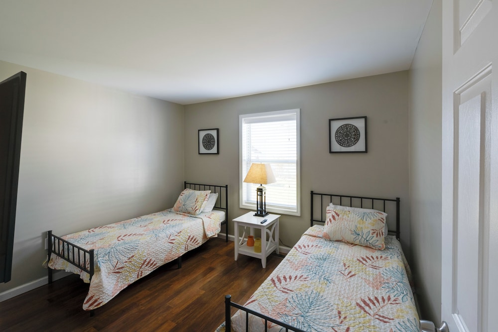 Walk to Dtwn Milton: Spacious Family Home w/ Yard