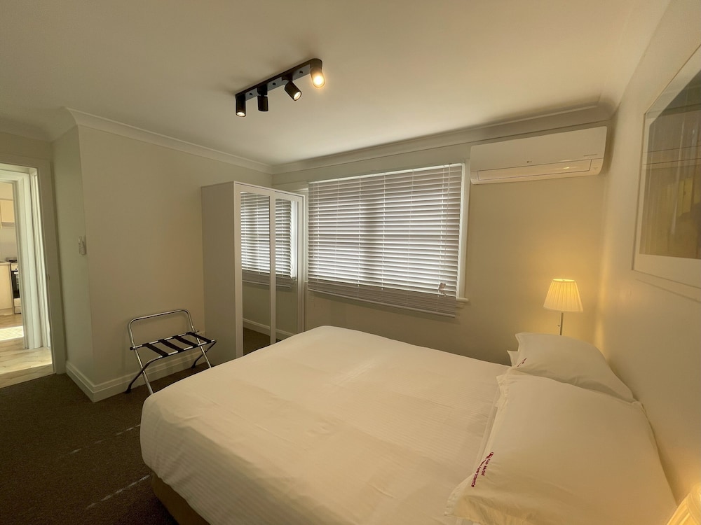 Globe Apartments