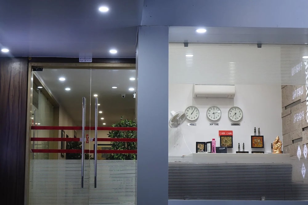Lobby & Reception