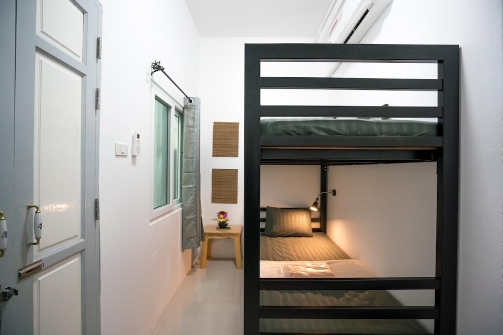 D Hub Hostel