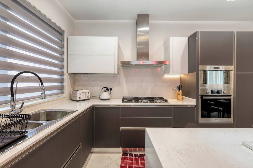 Luxury 3 BR Apt in Gzira Near Sliema - Stjulians