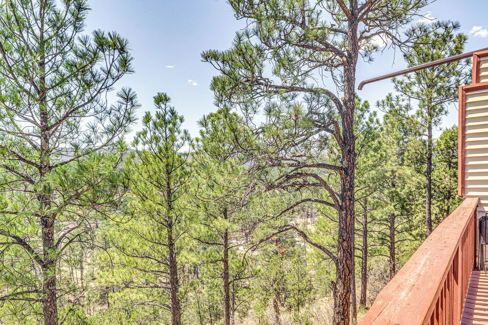 Walk to Dtwn Ruidoso: Mtn-view Condo w/ Pool!