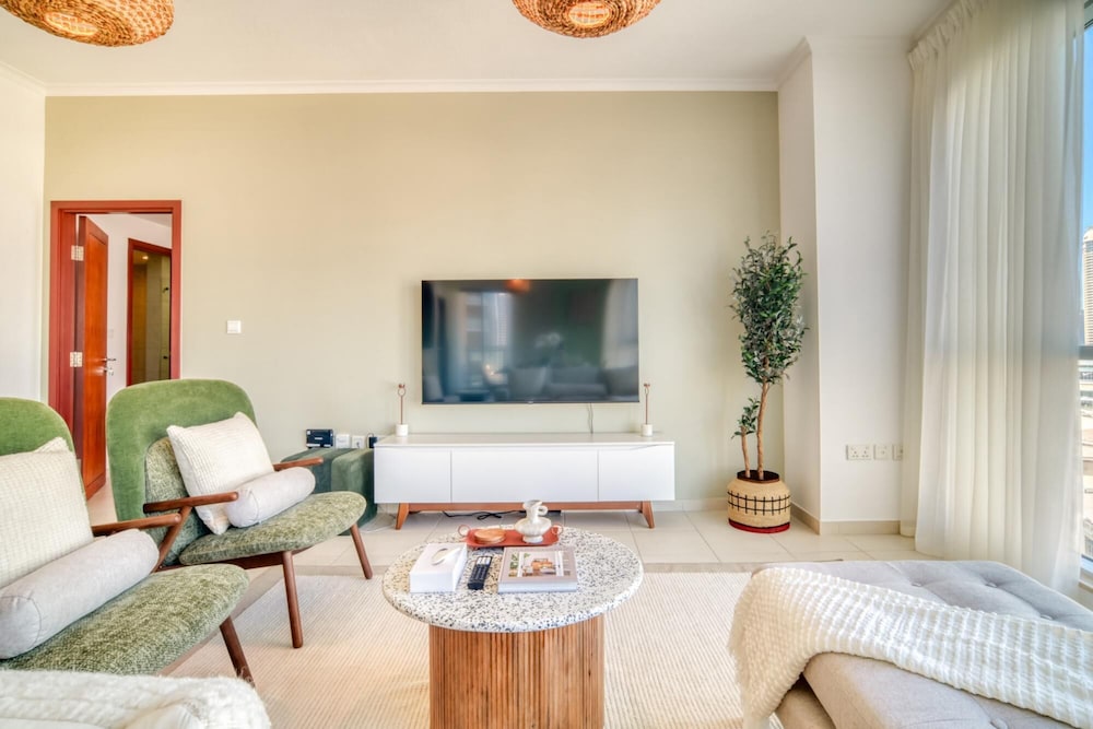 Urban Chic Downtown Apt w Dubai Fountain Views