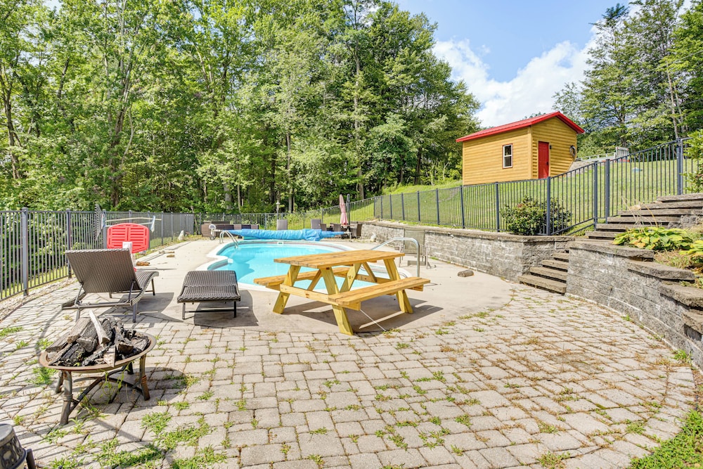 Hot Tub & Game Room: Deep Creek Winter Getaway
