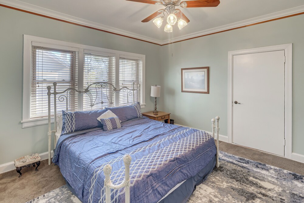 Walk to Main Street: Charming Roswell Home!