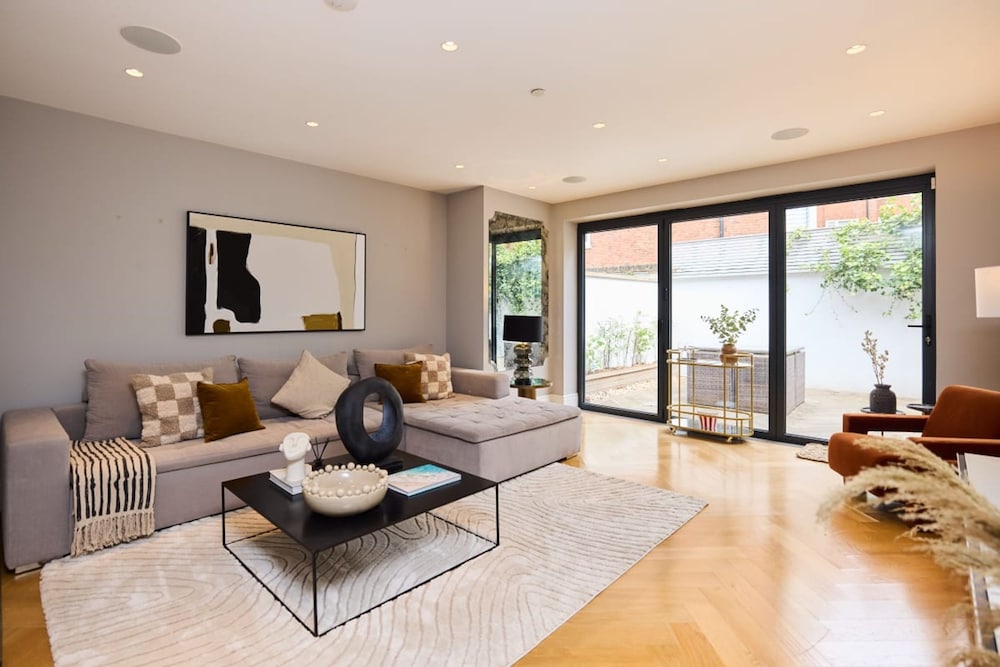 The Regent s Park Scenery - Spacious 3bdr House w Garden and Study Room