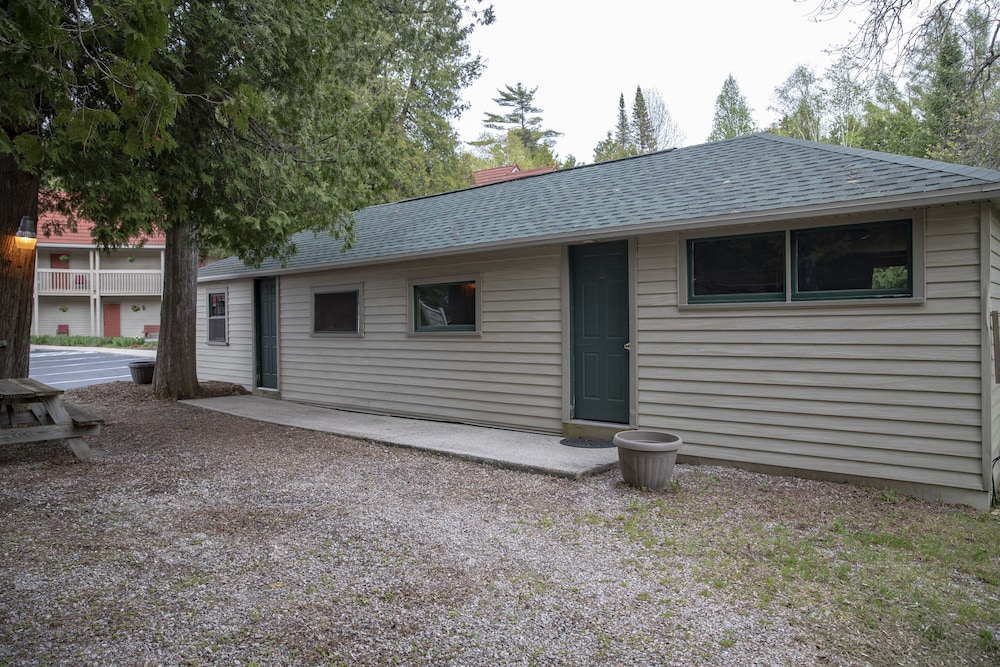 Ridges Inn & Suites
