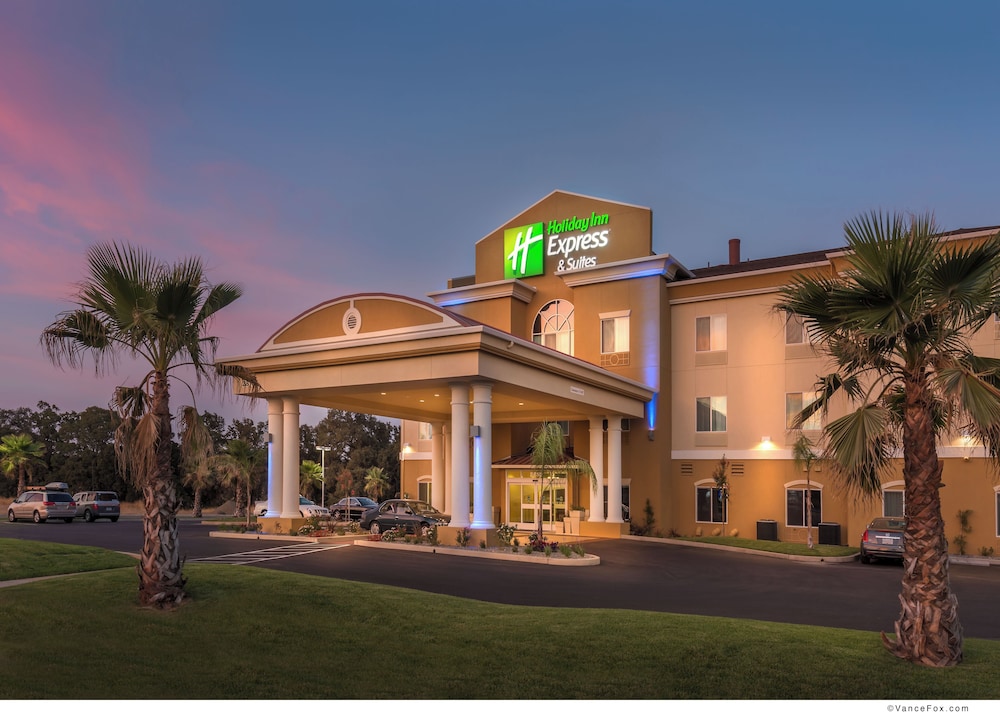 Red Bluff Vacations - Holiday Inn Express Hotel  Suites Red Bluff-South Redding, an IHG Hotel - Property Image 2