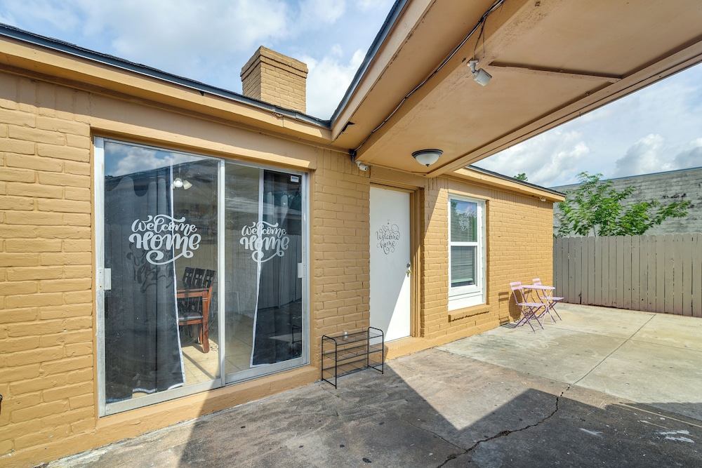 2 Mi to Chinatown: Pet-friendly Houston Home