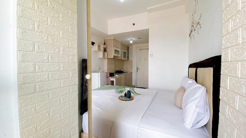Homey And Cozy Living Studio At Poris 88 Apartment
