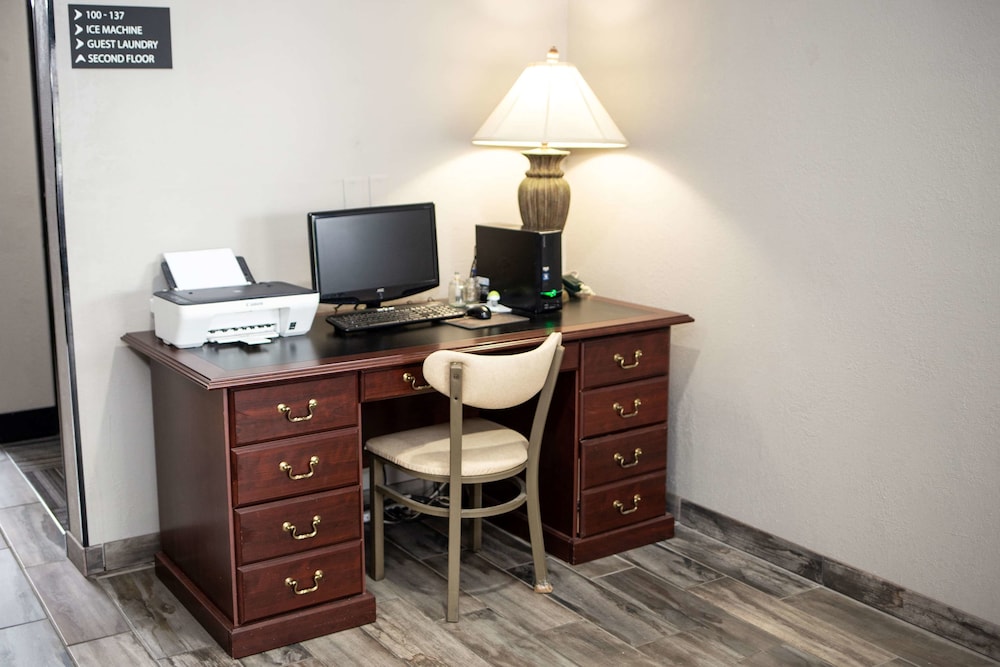 Super 8 by Wyndham Poplar Bluff Missouri view 2