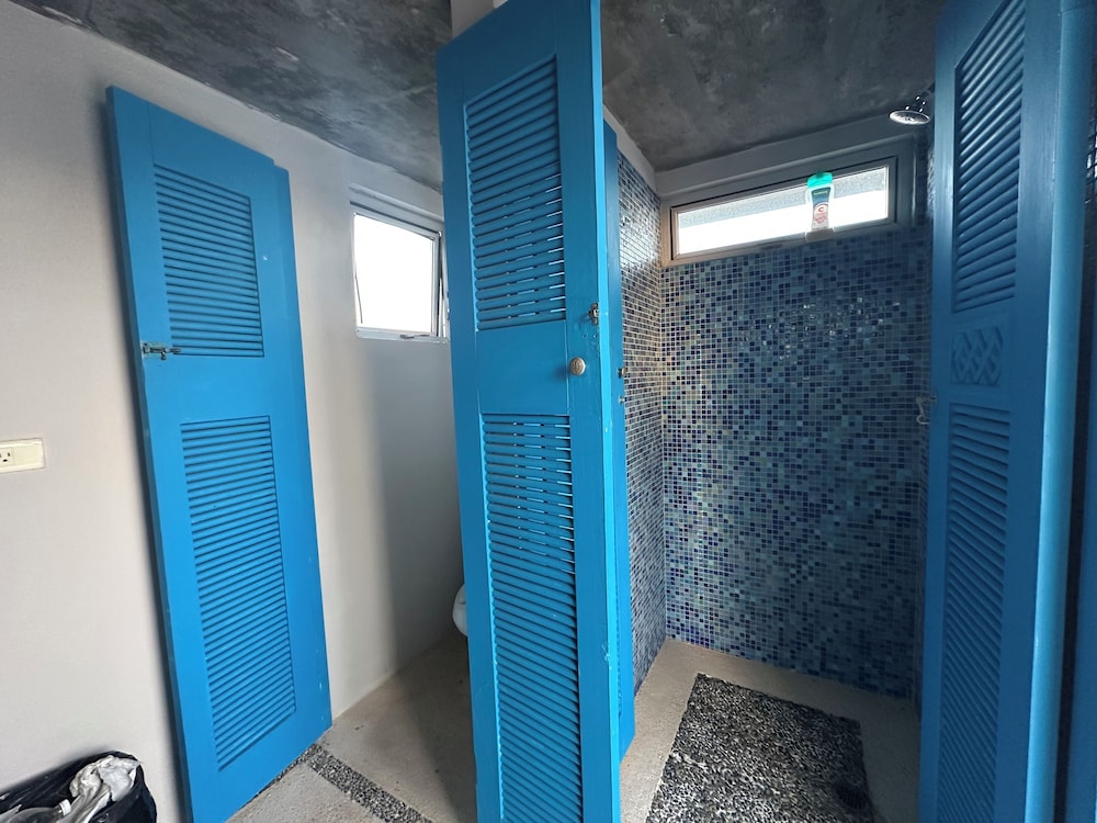 2BR Penthouse with Rooftop Pool