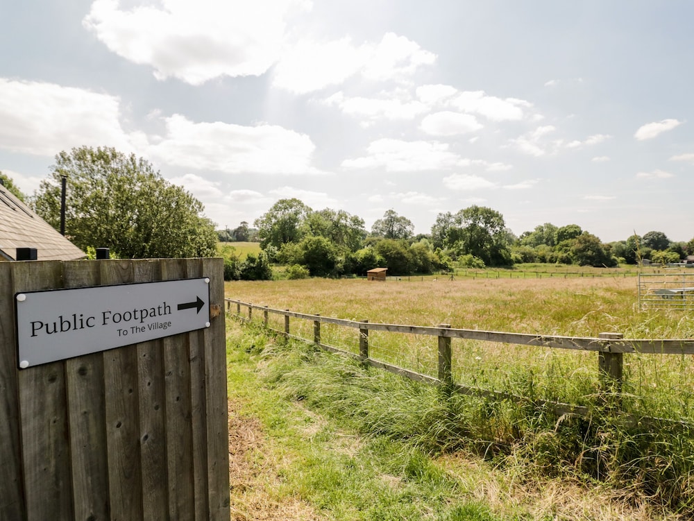 Oak Lodge At Bridge Lake Farm & Fishery