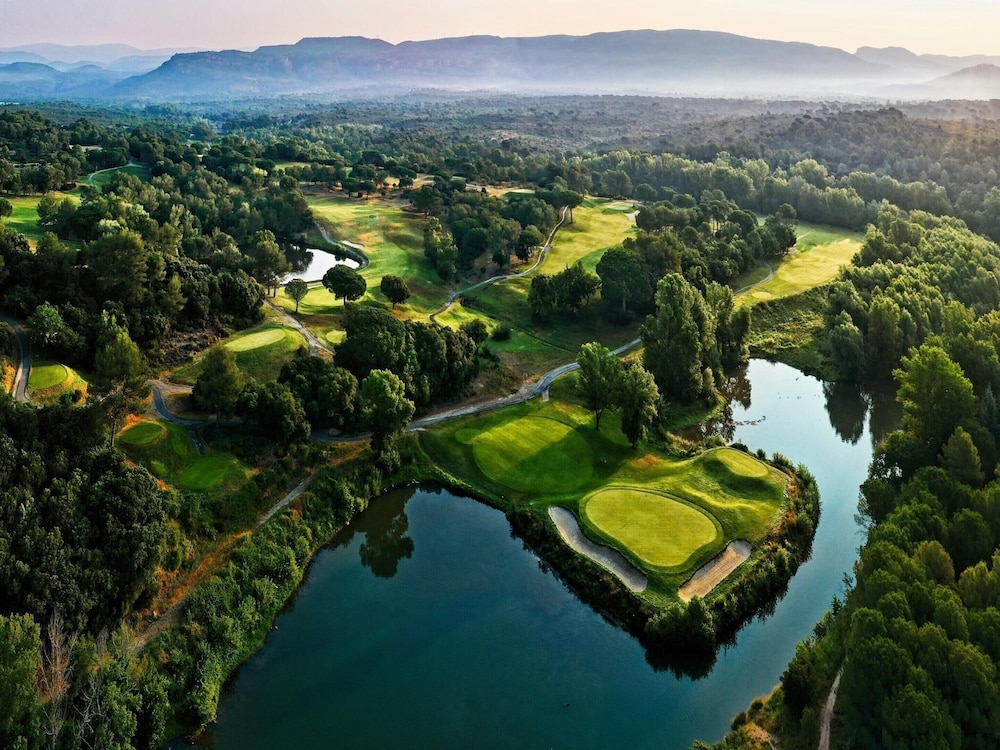 Resort in Var With Golf & Wellness