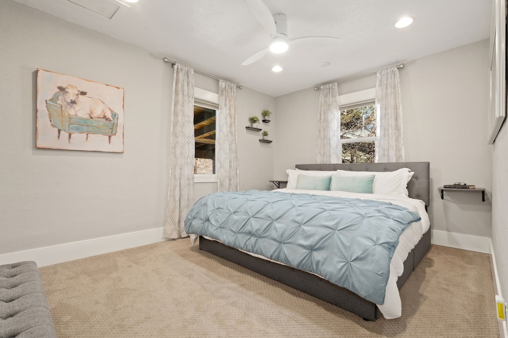 CSU Hideaway King Bd, Backyard Oasis, EV Charger