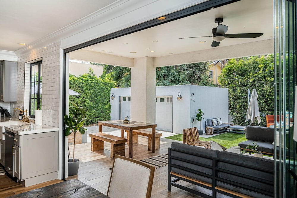 Spacious 5 BR Near Heart of South Park