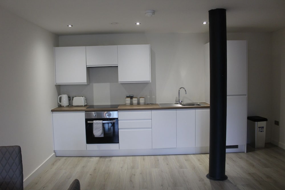 Luxury 1-bed Apartment Bradford Free Parking view 5