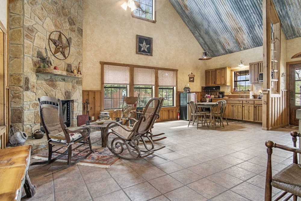 Sistercreek Ranch - Other Cabin 2 Bedroom Cabin
