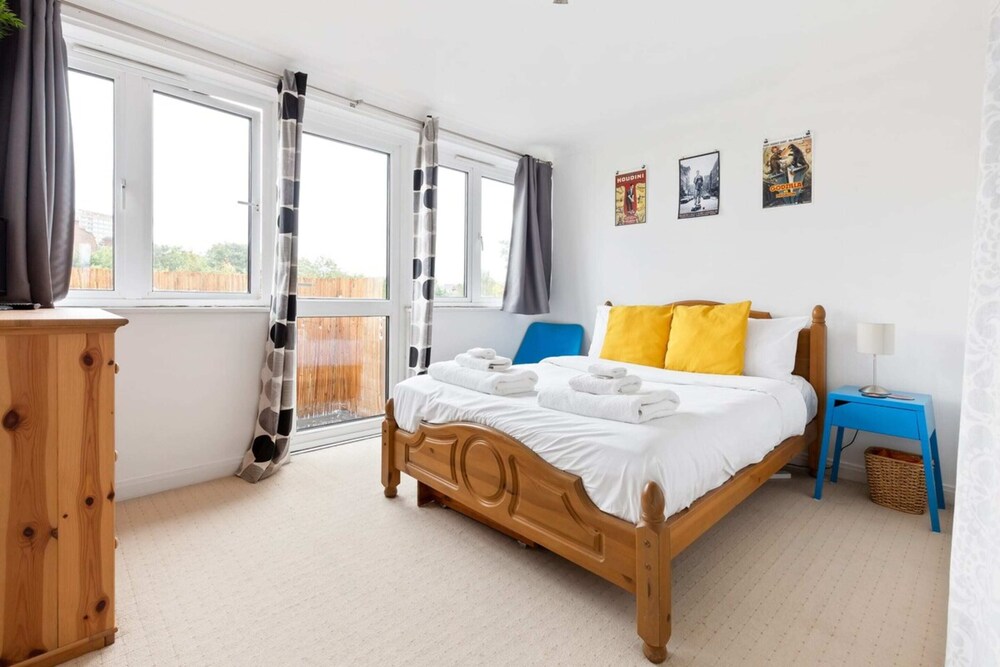 Spacious 2 Bedroom Apartment in Cricklewood
