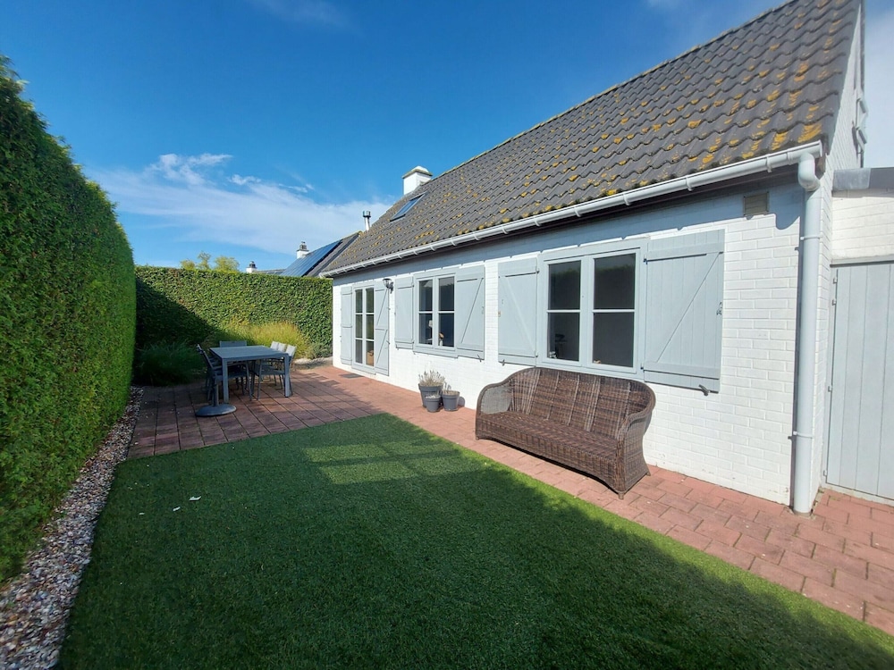 Cozy Holiday Home in Nieuwpoort With Swimming Pool