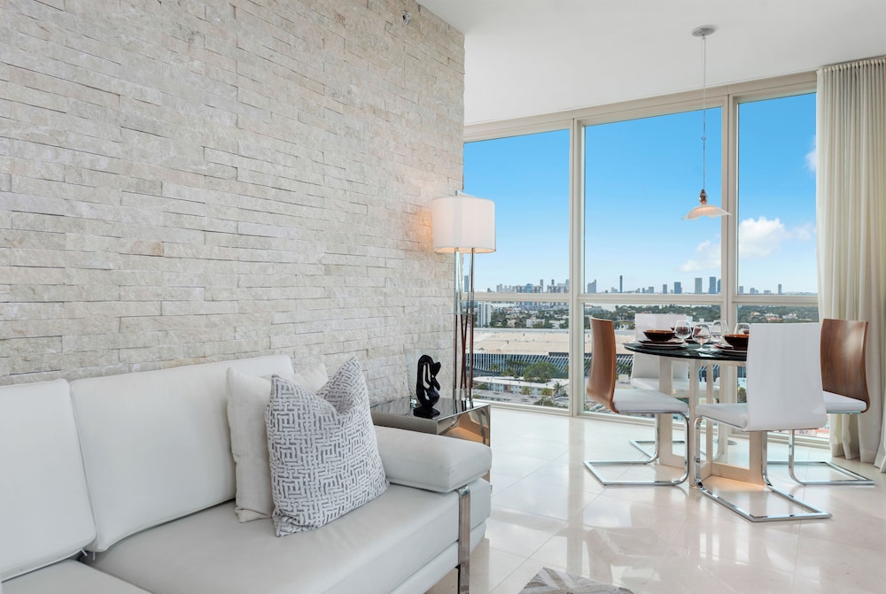 Luxury Vacation Rentals at The Setai by LRMB