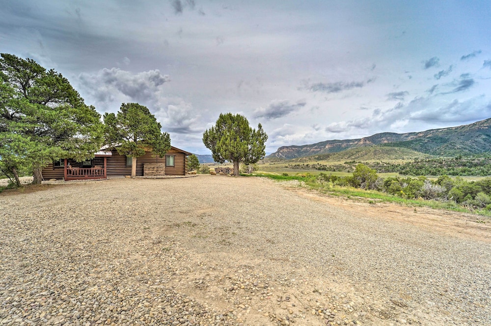Sprawling Mountain-view Cabin: 5 Mi to Mesa Verde view 4
