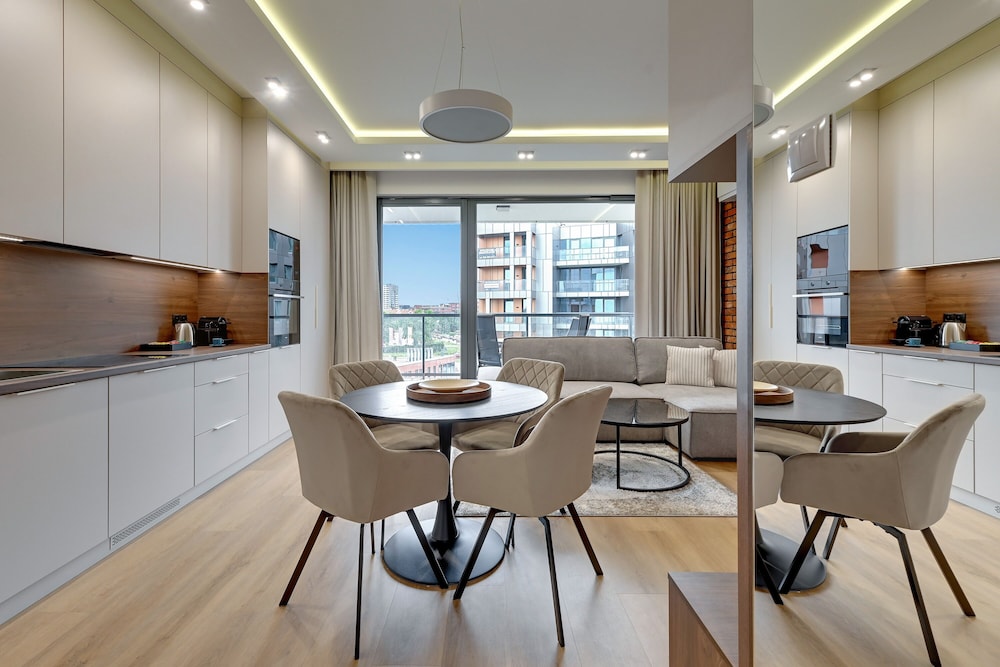 Brabank Riverside & Parking by Downtown Apartments