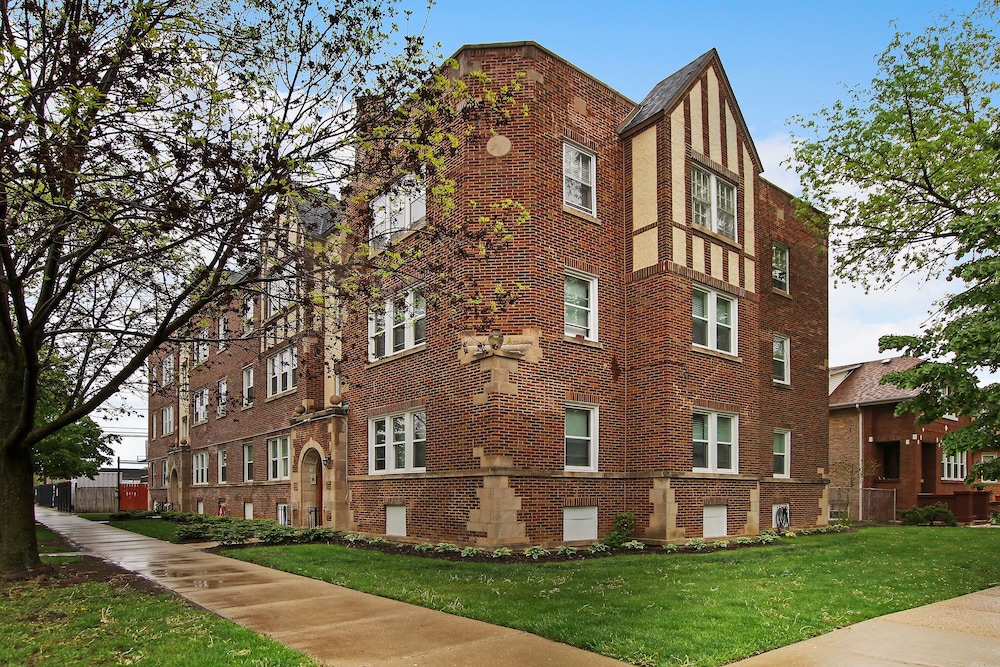 Harmonious 2BR Apt - Lockwood 3