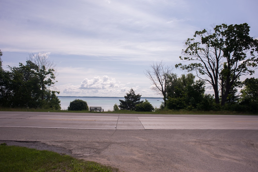 M-22 Inn Suttons Bay
