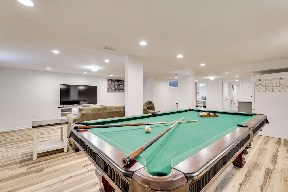 Group Getaway w/ Fenced Yard & Pool Table in Wrens