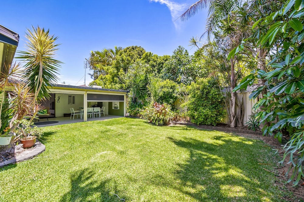 Family Home Near Cafes and Surf Beaches