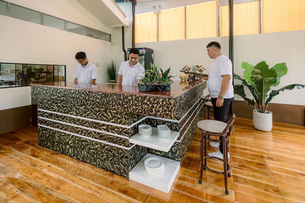 LOBOC RIVERSIDE INN and RESTAURANT