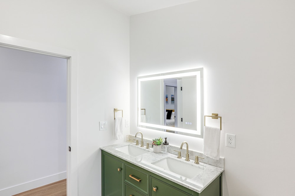 < 1 Block to City Park: New-build Apt in Denver!