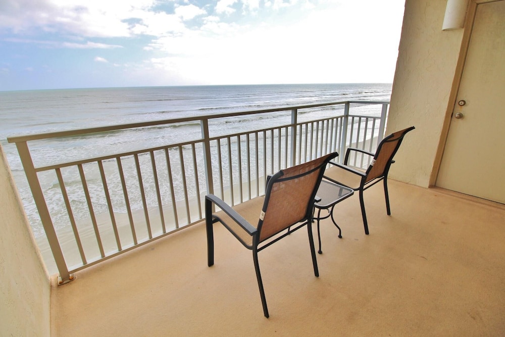 Sea Coast Gardens III 302
