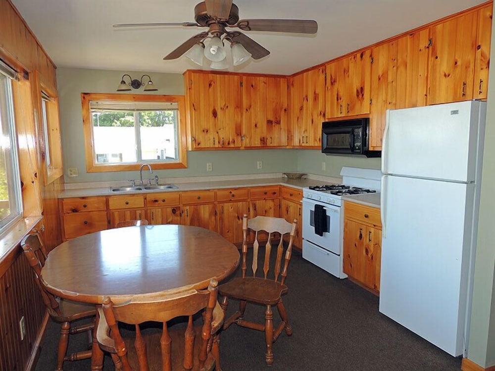 Angel Rock Waterfront Cottages and Vacation Homes