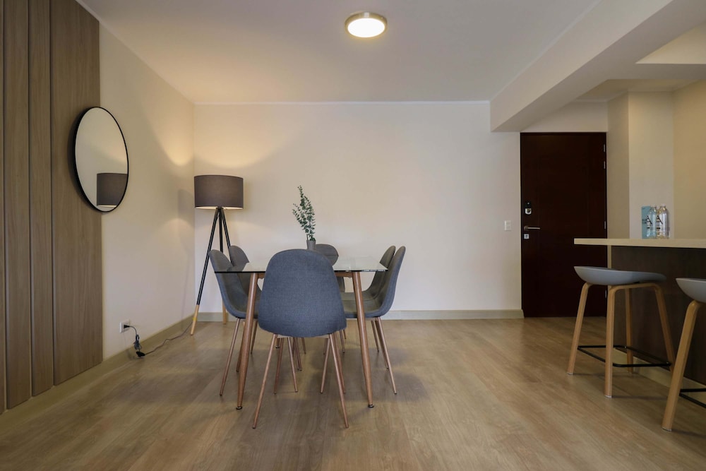 w Prestigious 3BR w Great Balcony in Miraflores